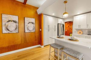Spacious Mid Century Modern Sunroom Rambler