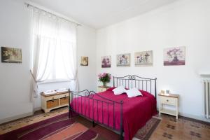 Two-Bedroom Apartment - Via San Gerolamo Miani 1 room in La Castellana