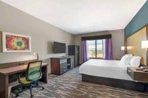 King Room - Non-Smoking room in Best Western Plus Ruston Hotel