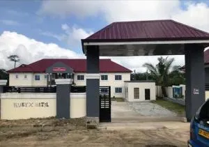 Rubyx Hotel - Elmina