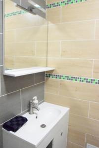 Appartements LeRelaisdOdile - Studio Cosy - Proche Metro - Parking Gratuit - Mons-en-Baroeul : photos des chambres