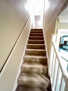 Lovely 4 Bedroom Town House in Sittingbourne 7 beds