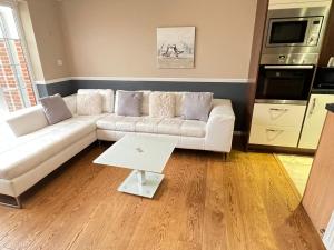 Lovely 4 Bedroom Town House in Sittingbourne 7 beds