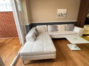 Lovely 4 Bedroom Town House in Sittingbourne 7 beds