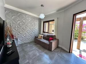 Casa bem situada na praia