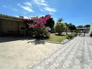 Casa bem situada na praia