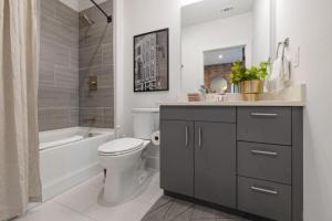 Walk to nightlife, Vanderbilt, Minutes to Broadway