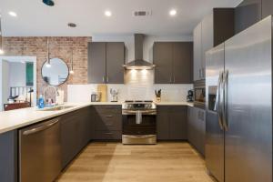 Walk to nightlife, Vanderbilt, Minutes to Broadway