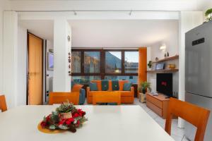 Aprica favoloso con terrazzo wi-fi Netlix 4 ospiti comodi 3 minuti dalle piste -davvero comodo