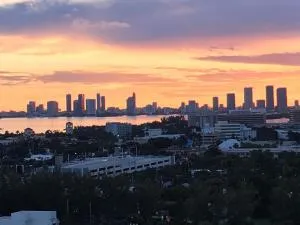 Fontainebleau Hotel One Bedroom Suite - Bailey Town