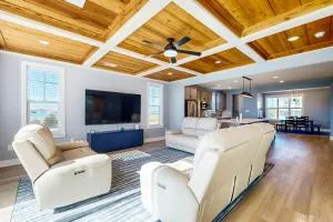 Tower Shores - Sunshine Daydream --- 39546 Admiral Road - شاطئ بيثاني