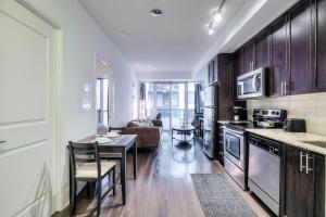 Cozy Condo with Balcony and Workspace in Downtown