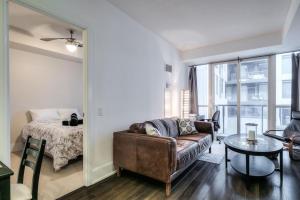 Cozy Condo with Balcony and Workspace in Downtown