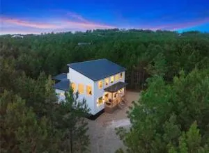 Alpine Chalet - Broken Bow