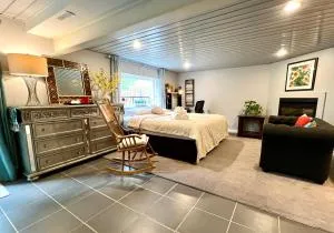 Garden-view Studio with nice Patio, Free parking, 3kms to UTM - Milton