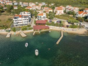 Apartments by the sea Stara Novalja, Pag - 9710 