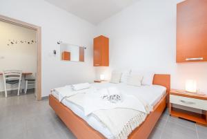 Apartments by the sea Stara Novalja, Pag - 9710