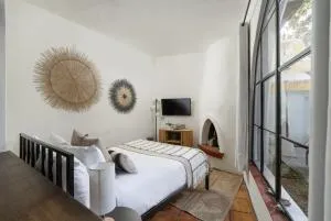 Casa Blanca Suite B2 - New, Private, Cozy! - Montecito