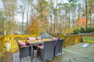 Home with Grill and Games - 17 Mi to LakePointe Sports - Atlanta
