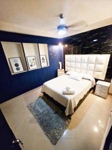 5 Bedrooms Apartment with Jacuzzi at Lleras park