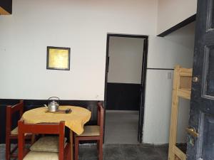 Las marias 2 deptos y un garage privado