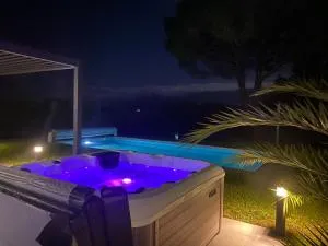 Magnifique villa avec piscine, Jacuzzi et Baignoire Balnéo - 尤佩