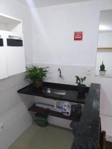 Kitnet na praia da Macumba no morro do Rangel