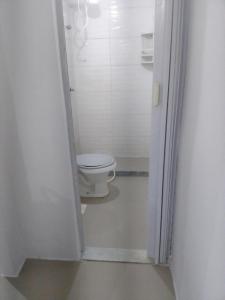 Kitnet na praia da Macumba no morro do Rangel