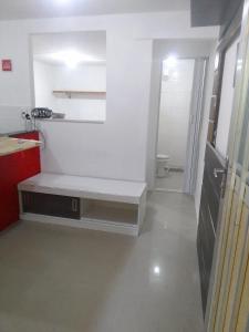 Kitnet na praia da Macumba no morro do Rangel