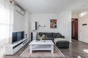 New Boulevard Condo 10 walk from Tirana Center