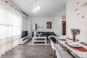 New Boulevard Condo 10 walk from Tirana Center