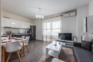 New Boulevard Condo 10 walk from Tirana Center