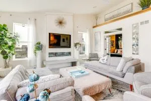 Spacious Waterfront Yorkville Getaway with Yard - Minooka