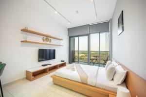 Studio In Dubailand - Bright And Airy