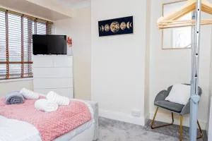 Contemporary expansive upper apartment - 马斯顿格林