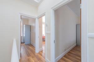 Lovely 4 Bedroom House in Dartford 8 beds