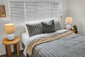 Settlers Cottage and Settle Inn