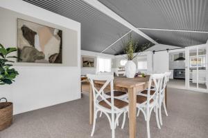 Settlers Cottage and Settle Inn