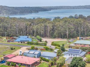 Settlers Cottage and Settle Inn