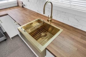 Settlers Cottage and Settle Inn