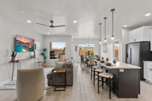 Zion Getaway - Private Oasis w Pool Hot Tub & Game Room