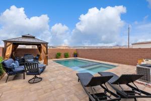 Zion Getaway - Private Oasis w Pool Hot Tub & Game Room