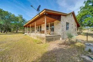 Pet-Friendly Hill Country Retreat with Deck! - Harper