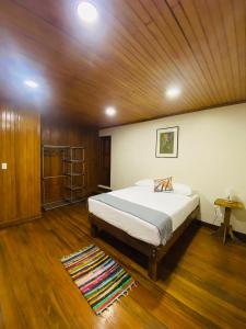 Casa 1856- cómodas habitaciones en el Centro de Alajuela