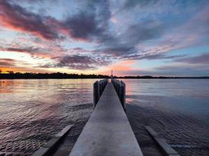 Long Term Stay FiFO Queen Size Bedroom Near Sawn River City Fremantle University