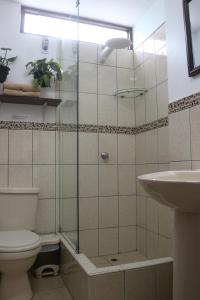 102 habitacion con baño y cocina e ingreso independiente