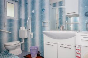 Apartments for families with children Palit, Rab - 4990