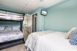 Ashore Beach Retreat-1BR 1BA with pool, parking, 1 & half block to Beach & Boardwalk, Moreys Pier