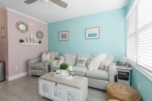 Ashore Beach Retreat-1BR 1BA with pool, parking, 1 & half block to Beach & Boardwalk, Morey's Pier - شمال وايلدوود