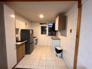 Casa independiente con rejas